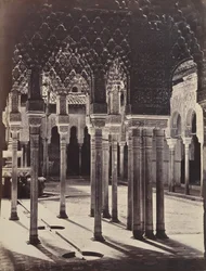 [Lejongården vid Alhambra, sett från under portiktemplet], 1862.