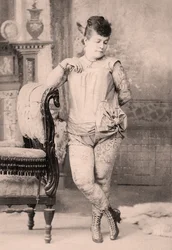 Porträtt av Nora Hilderbrandt, den tatuerade kvinnan, ca 1896