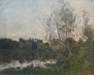 En skogssjö i skymningen