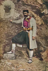 En montenegrin i högtidsdräkt, omkring 1913
