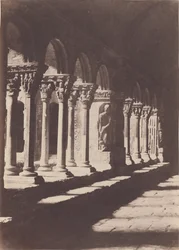 En gång i klostergården i Saint-Trophime, Arles