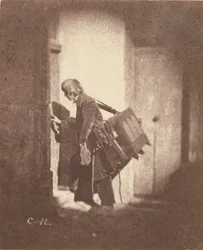 [Organ Grinder på 21, quai Bourbon, Ile Saint-Louis, Paris].