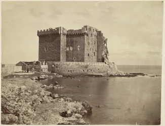 [Slottet på ön Saint-Honorat, nära Cannes / Le château de île Saint-Honorat, près de Cannes