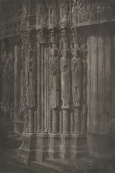 Plåt XIII Chartres katedral, statyer kolumner av den centrala dörren till portalen..., 1855.