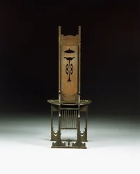 En sidostol, med genomborrad design, ca 1899 (snickrad ek)
