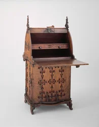 Skrivbord, ca 1889 (ek, järn, färg och säckväv)