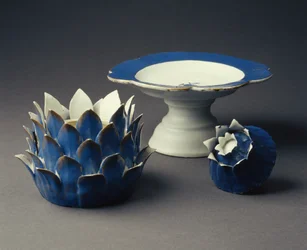 A Vegetable Form Tereen, Cover and Tazza, Jiaqing-perioden (1796-1820) c.1800 (porslin) (se även 314544)