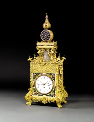 En mycket sällsynt ormolu, inklistrad musikautomatisk bordsklocka, troligen Guangzhou, ca 1790