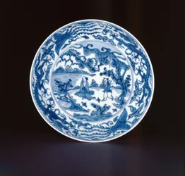 Blått och vitt fat målat med en salvia och medföljare, Wanli-märke och period, 1573-90 (porslin)