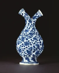 Blå och vit dubbelflaska i europeisk glasform, Kangxiperiod (1662-1722) (porslin)