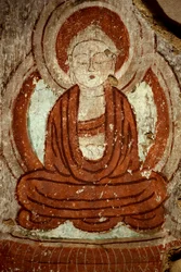 Buddha. Målning, mönster av grottan av tusen Buddhas i Tourfan (Kina), Cave 4 Yarkhoto, 900-talet. Koreas nationalmuseum, Seoul (Sydkorea).