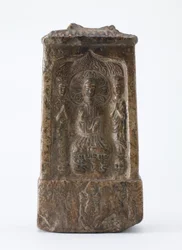 Buddhistisk tavla i form av en miniatyrhelgedom, Period av uppdelning, c.520 e.Kr