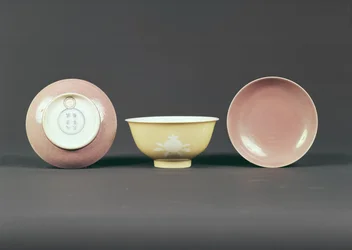 Cirkulär skål, Chien Lung period (1736-95) (keramik)