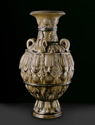 Gröngodsburk med gjutna dekorationer, Yue Kikn-plats, Six Dynasties Period (keramik)