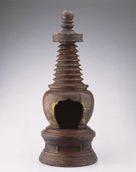 Stupa, Mingdynastin (1368-1644) (lackerat trä och guld)
