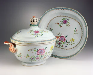 Terrin, lock och stativ, Qianlong period, 1736-95 (famille rose porslin)