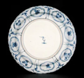 Undersidan av en blå och vit kraak tallrik, Egret märke, Wanli, 1595-1605 (porslin) (se 205990)