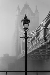 Tower Bridge i dimma