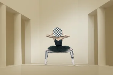 Ballerina i rutmönster