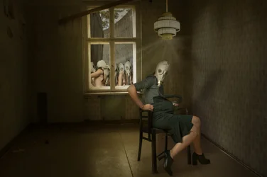 Den kusliga kvinnan med gasmask