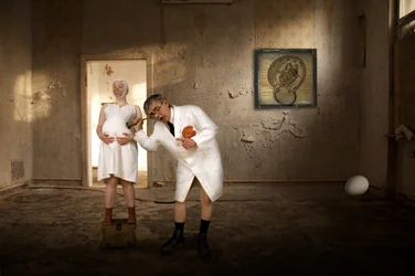 Den gravida mannens surrealistiska undersökning