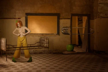 Den surrealistiska clownkvinnan
