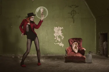 En kvinnas surrealistiska bubbla