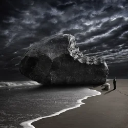 Bitten Rock på Stormy Beach