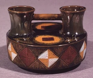 Lergodskärl, Linthorpe, av Christopher Dresser