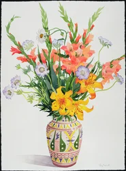 Orange och blå blommor i en marockansk vas (wc)