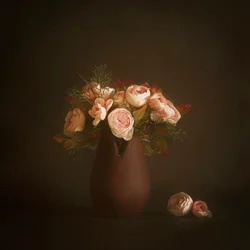 Stämningsfullt blomsterarrangemang