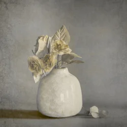 Blomstermotiv i dämpade toner