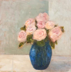 Rosa rosor i blå vas