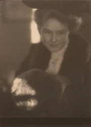 Flicka med muff, 1906.
