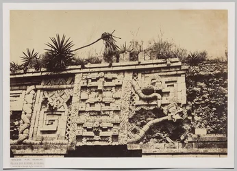 Nunnornas palats i Uxmal (detalj från ormens fasad)