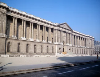 Utsikt över Palais du Louvren och pelargångarna. Skapad av arkitekten Claude Perrault (1613-1688)