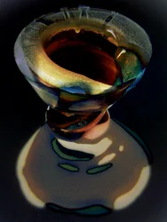 Färgglad skulptural vas