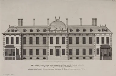 Upphöjning av Montague House till domstolen vid Great Russell Street, Holborn, ca 1725 (gravyr)