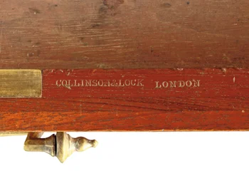 Midviktoriansk gotisk snidad valnöt och mässingsmonterat sidoskåp, detalj, sent 1800-tal (valnöt & mässing)