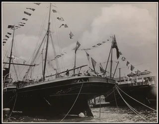 S.S. "Umbria" vid bryggan, ca 1897 (s/v foto)