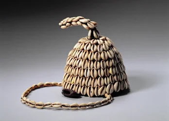Hatt (snäckor och ben) (se även 181647)