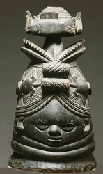 Mende hjälmmask (trä)