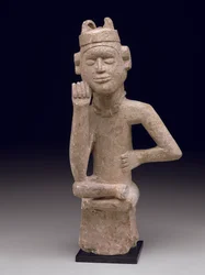 Sittande mansfigur (ntadi), sent 1800-tal eller tidigt 1900-tal (steatit)
