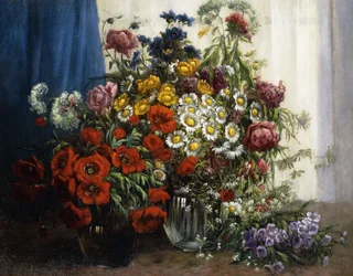 Vallmo, krysantemum, pioner och andra vilda blommor i glasvaser (olja på duk)