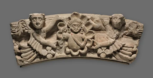 Keystone of an Arch: Female Bust in a Medallion Supported by Angels, 400-tal