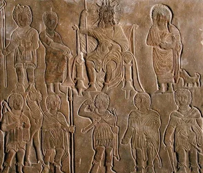 Relief som visar en gudomliggjort romersk kejsare som får hyllning från egyptiska nomader