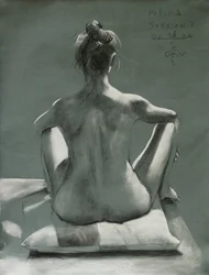 Elegant sittande nakenmodell