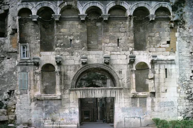Porta Aurea vid Diocletians palats. ca 300 e.Kr