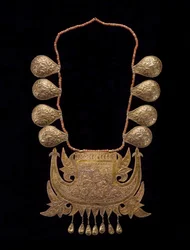 Kvinnors brudhalsband, sent 1800-tidigt 1900-tal (guld och korallpärlor)