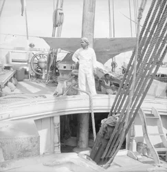 Ombord på en indisk dhow av kotia-typ för ankar i Colombo, Ceylon